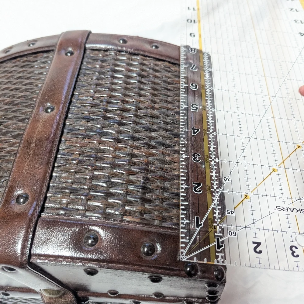 Vtg 80s Hinged Wicker Riveted Wooden Box Med 10x9x11 Dome Lid Snap Closure READ